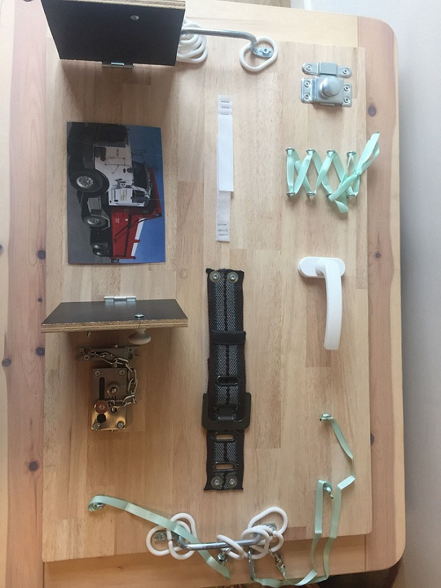 Réalisez une table de manipulation multiactivités avec votre enfant